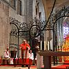 Vesper zum Heiligblutfest auf der Reichenau. Kardinal Marx war für den verstorbenen Christof May eingesprungen. Links Armin Nagel, ...