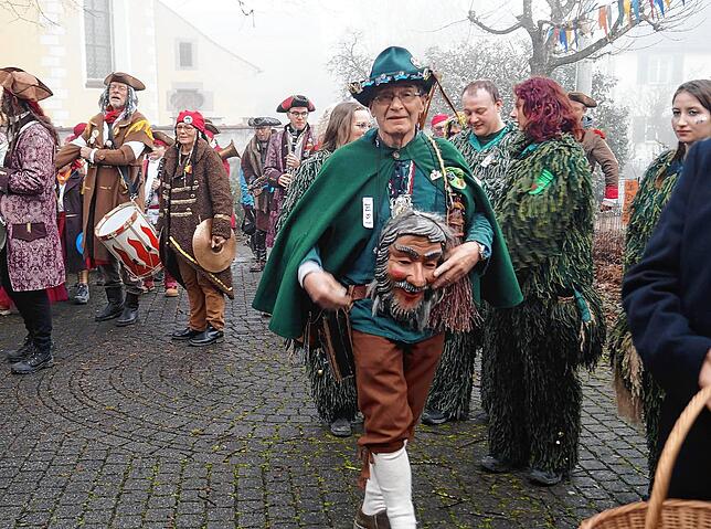 Bild 8: Bilder von Rathaussturm und Schülerbefreiung in Stetten