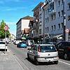 Die Ekkehardstraße in Singen: Auch auf den innerstädtischen Hauptverkehrsachsen gilt ab sofort ganztags Tempo 30. Wer hier also an das ...