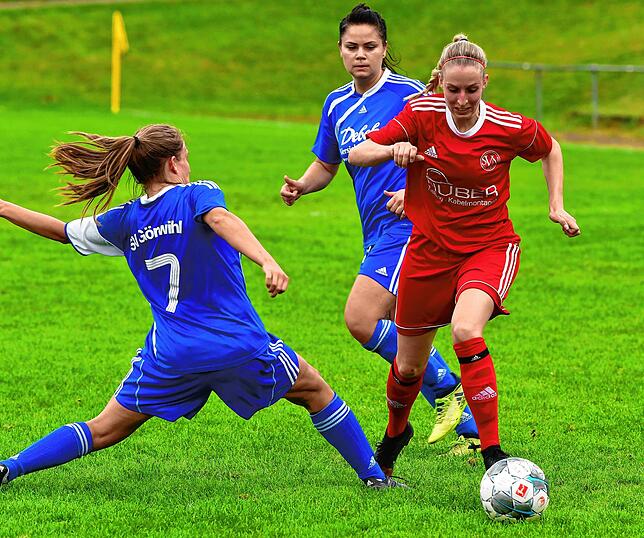 Bild 4: Fußballerinnen des SV Niederhof startet mit deutlichem 11:0-Derbysieg gegen die SG Hotzenwald in die neue Landesliga-Saison