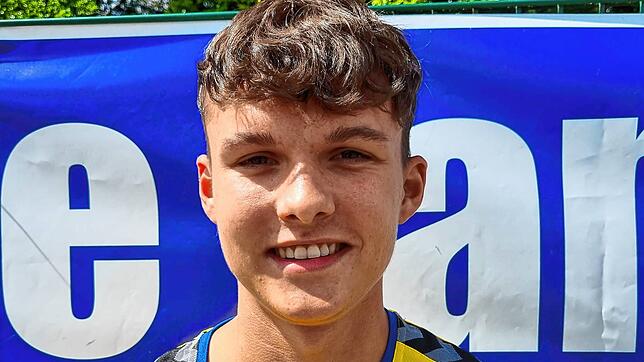 Niclas Klausmann sorgte beim Bezirksliga-Eröffnungsspiel für das Highlight.