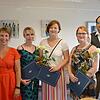 Bei der Zeugnisübergabe (von links): Schulleiterin Veronika Plank, Dorina Grinda, Maria Simonow, Annika Birk und der stellvertretende ...