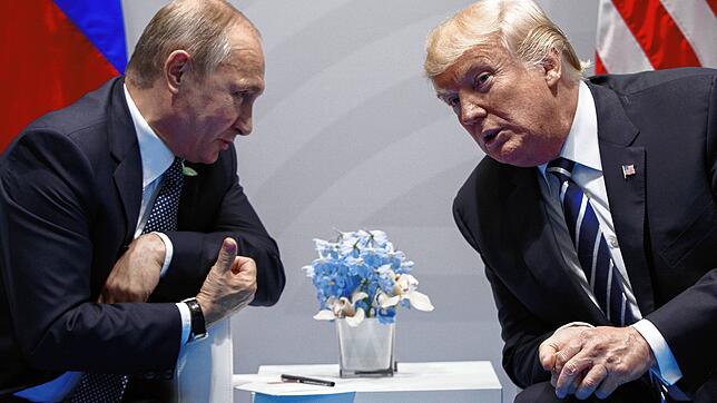 Männer mit Macht: Russlands Präsident Wladimir Putin im Gespräch mit dem Amerikanischen Ex- und Bald-Wieder-Präsidenten Donald Trump.