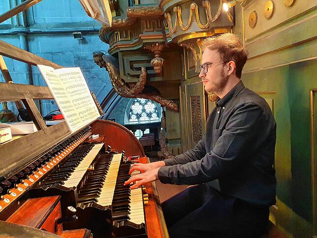 Mittlerweile spielt Raphael Baader seit elf Jahren Orgel. Gelernt hat er bei Margit Jäger-Waldau in Überlingen.