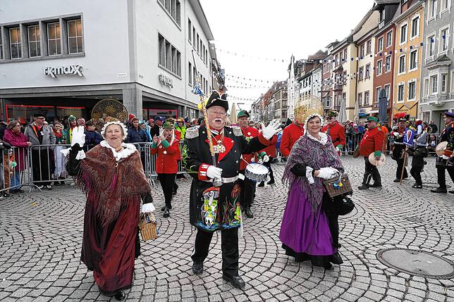 Bild 16: Schlussappell der Katzenmusik am Latschariplatz