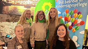 Sabrina Falkner von der Kindertagespflege war beim Frauenstammtisch in Rielasingen-Worblingen zu Gast bei Dagmar Eisenhardt, Isabella ...