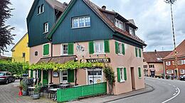 Das Scharfe Eck in Allensbach mit der darüber liegenden Wohnung: Ende Juni hören die aktuellen Pächter auf, für die Zeit danach sucht ...