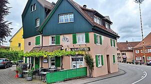 Das Scharfe Eck in Allensbach mit der darüber liegenden Wohnung: Ende Juni hören die aktuellen Pächter auf, für die Zeit danach sucht ...