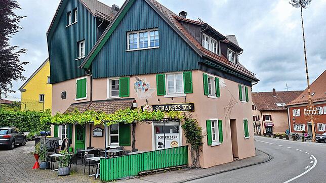 Das Scharfe Eck in Allensbach mit der darüber liegenden Wohnung: Ende Juni hören die aktuellen Pächter auf, für die Zeit danach sucht ...