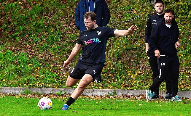 Sein Tor reicht nicht: Adrian Palatini erzielte für den FC Wittlingen im Spiel gegen den FSV RW Stegen das zwischenzeitliche 1:2. Am ...