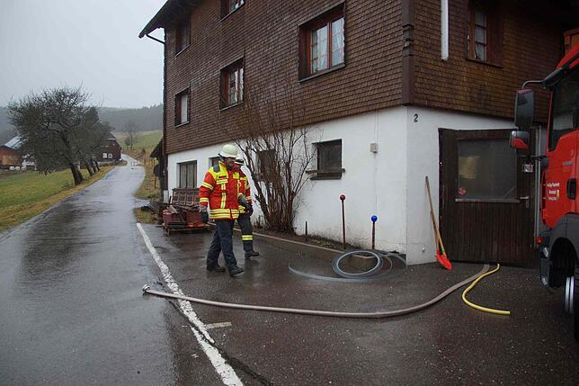 Bild 11: Land unter im Bregtal &ndash; Feuerwehren sind im Einsatz