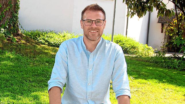 Der 33-Jährige ist neben seinem politischen Ehrenamt bei den Sportfreunden Ittendorf/Ahausen aktiv ist und hat den Dartverein mitgegründet.