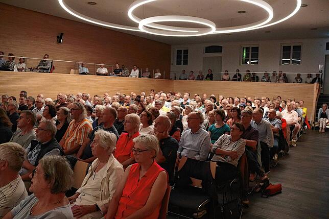 Mit rund 200 Gästen war die Veranstaltung im katholischen Pfarrzentrum ausverkauft.