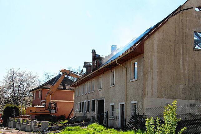 Bild 10: Bauernhaus in Albbruck brennt lichterloh - Bilder des Einsatzes