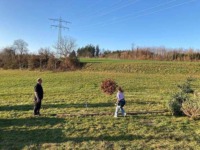 Bild 2: Weihnachtsbaum-Weitwurf in Neufrach: Die besten Bilder vom Funken-Fest!