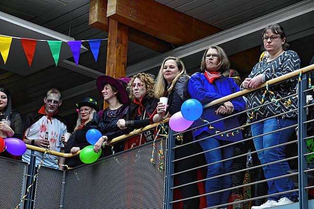 Bild 5: Fasnacht 2025: Hexen rollten im Villinger Landratsamt den roten Teppich aus - Die schönsten Bilder!