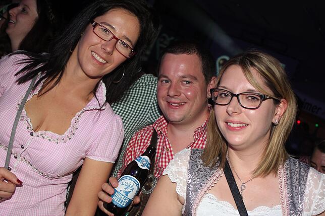 Bild 18: Volles Haus bei der Nikolausparty in Rietheim-Weilheim mit den Dorfrockern &ndash; die Bilder