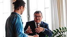 Reporter Benjamin Schmidt im Interview mit Oberbürgermeister Andreas Brand.