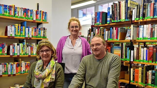 Büchereileiterin Martina Huber mit den Mitarbeitern Heike Bends und Thorsten Weißenberger (von links).