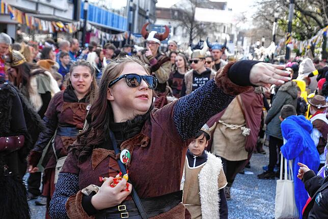 Bild 20: Bilder vom großen Fasnet Samschdig-Umzug der Poppele-Zunft (2)