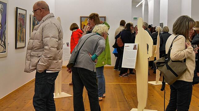 Die Eröffnung der Ausstellung „SIGnifikante Frauen im Landkreis Sigmaringen“ in der Kreisgalerie im Meßkircher Schloss zieht viele ...