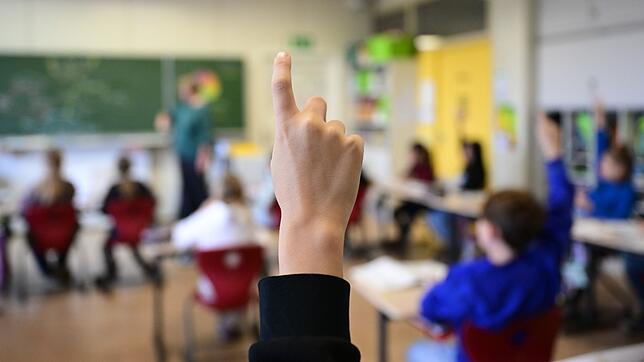Auf welche Schulart Grundschüler nach dem Ende der vierten Klasse gehen, entscheidet seit diesem Jahr ein Leistungstest mit. (Archivbild)