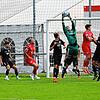 Im Hinspiel hatte Pascal Bisinger im Tor des SC Konstanz-Wollmatingen (am Ball) viel zu tun. Der Aufsteiger unterlag dem Absteiger 1. FC ...