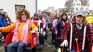 Bild : Bermatingen-Ahausen in Feierlaune: Die besten Bilder vom Umzug