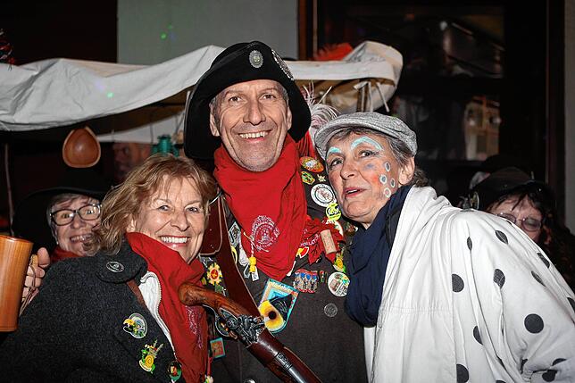 Bild 33: So glückselig wird am Rosenmontag in Konstanz weitergefeiert