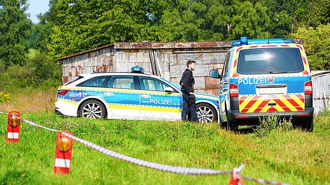 Das abgesperrte Gebiet im Westerwald, in dem die Leiche des gesuchten Dreifach-Mörders gefunden wurde.