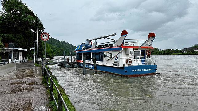 Die Hochwassergefahr am Rhein bei Waldshut steigt. Am Freitag, 31. Mai, wurde der Betrieb der Rheinfähre Waldshut-Tiengen eingestellt.