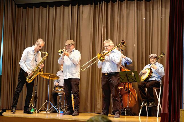 Die Dirty River Jazz Band gestaltet den Vormittag rund um den Neujahrsempfang der Gemeinde musikalisch.