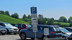 Eng wird es bei schönem Wetter schnell auf den Parkplätzen am Rheinuferpark in Gailingen.