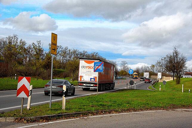 Tempo 70 statt Tempo 100: Das könnte auf der B31 bei der sogenannten Spinne Wirklichkeit werden.