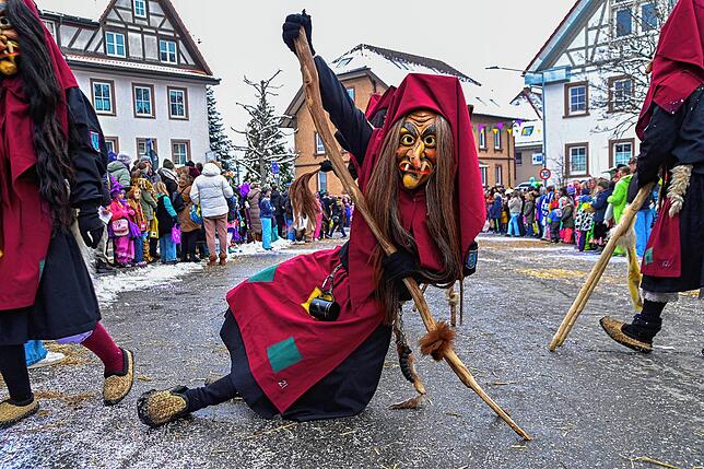 Die Schoaf-Hexen aus Weiler waren auch beim Umzug dabei.