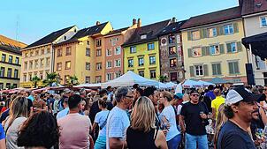 Auf dem Münsterplatz findet in diesem Jahr wieder ein Brückenfest statt. Fotos: Archiv/Anna Lena Lauber