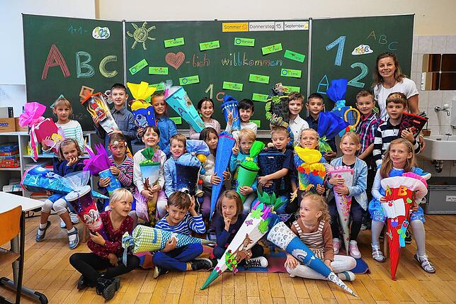 Klasse 1c: Die Erstklässler mit Klassenlehrerin Merisa Kempf.