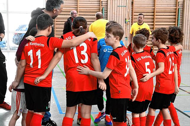 Bild 6: FC 08 Villingen Hallen-Bezirksmeister bei den E-Junioren – wir haben die besten Turnier-Bilder!