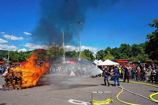 Bild 6: Tag der offenen Tür: die Feuerwehr präsentiert sich