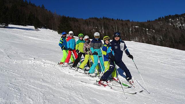 Nach dem Skifahren geht es für die Kinder zum Mittagessen und für Pausen in die Vereins-Hütte des Skiclubs Tiengen. Bild: privat