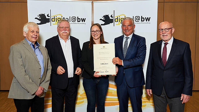Sie freuen sich gemeinsam über den Förderbescheid, von links v.l.: Ortsvorsteher Nußbach Heinz Hettich, stellv. Bürgermeister Furtwangen ...