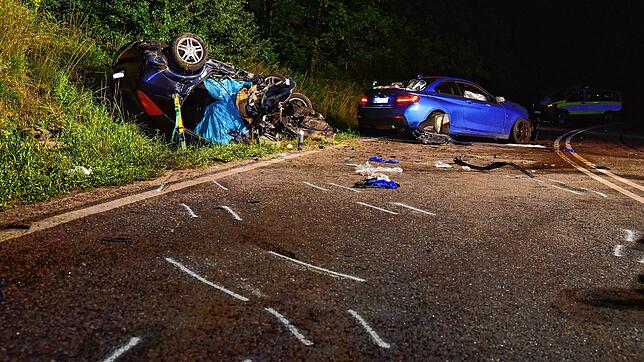 Der Zustand der beiden Fahrzeuge zeugt von der Wucht des Zusammenpralls. Bei diesem Unfall sind auf der Schwenninger Steige sind im Juli ...