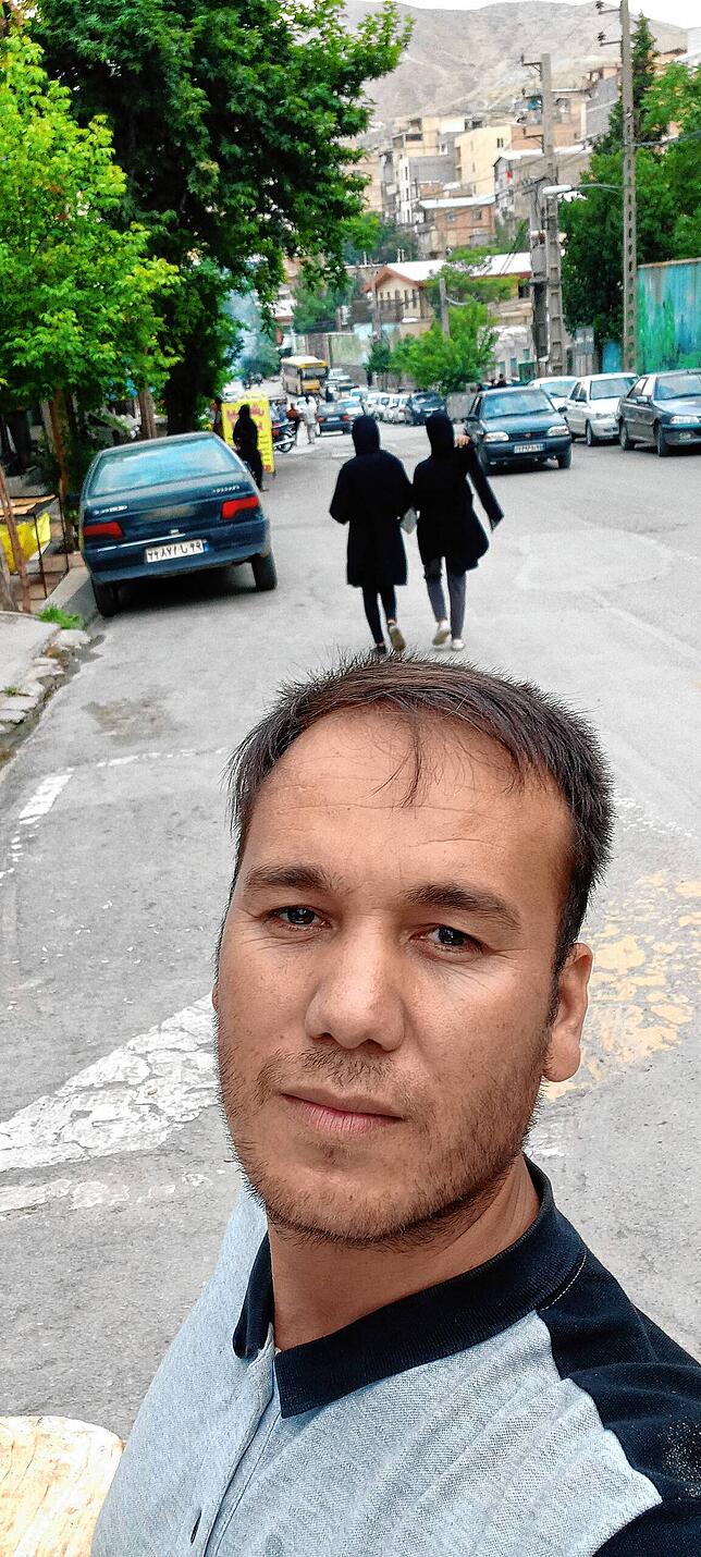 Khodadad Ataiy lebt inzwischen in der Nähe von Teheran, der iranischen Hauptstadt. In Afghanistan konnte der frühere Offizier der ...