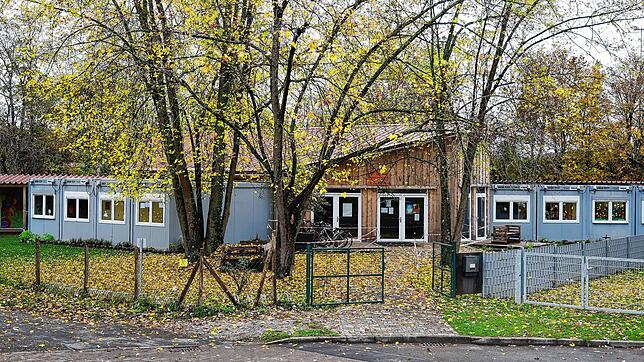 Die Rheinklangschule in der Hebelstraße besteht aktuell größtenteils aus Containern. Allerdings wird über eine dauerhafte Lösung ...