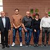 Bürgermeister Manfred Weber, links mit den neu gewählten Gemeinderäten und einer Gemeinderätin, von links: Andreas Küpfer, Matthias ...
