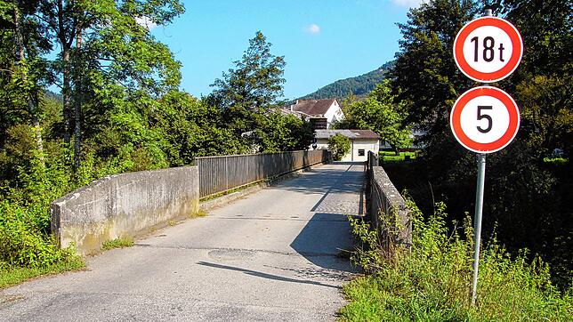 Zu den größeren Sanierungen zählt die Wutachbrücke in Achdorf für 610&nbsp;000 Euro, davon sind 260&nbsp;000 Euro Fördermittel. Über die ...