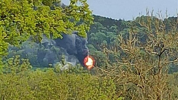 Bild : B30 bei Biberach: Gefahrgutlastwagen geht in Flammen auf &ndash; mit Video