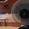 Bei Außentemperaturen von über 30 Grad läuft am Mittwoch im Großen Saal des Amtsgerichts Bad Säckingen ein Tischventilator auf ...