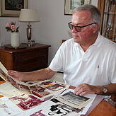 Helmut Wessendorf hat viele Fotos aus der Anfangszeit von Karstadt aufgehoben.