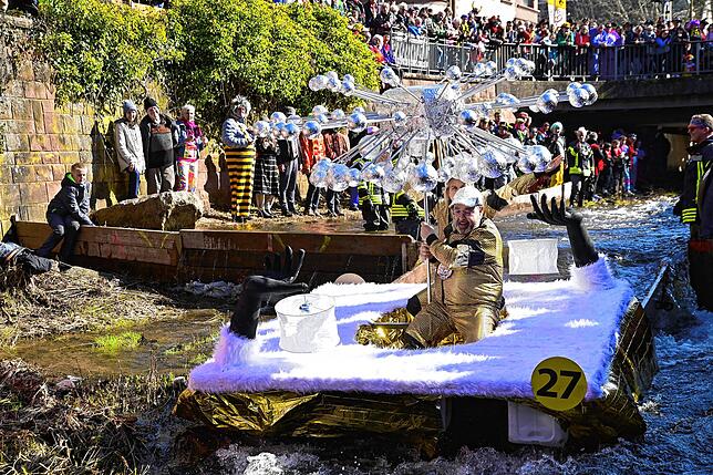 Bild 17: Die besten Bilder der Schramberger Bachnafahrt am Rosenmontag